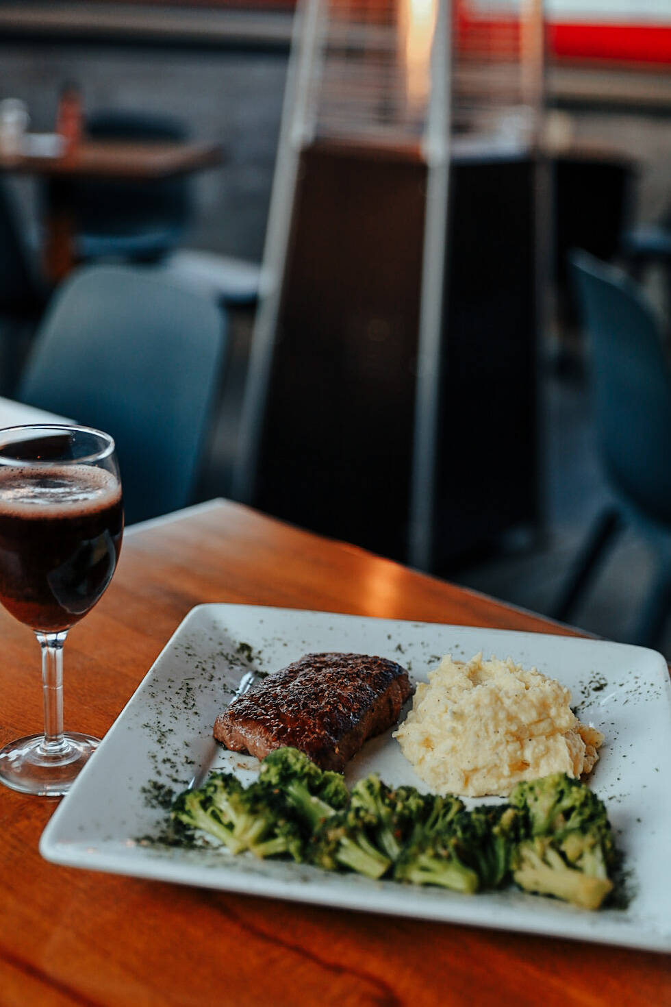 Family Owned Bar & Restaurant | Carl's Tavern